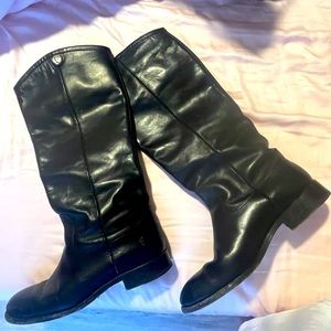 Frye Melissa Boots Size 7 but fit more like a 61/2.